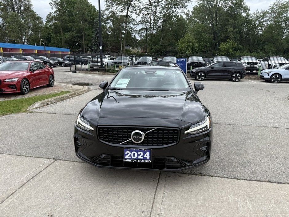 2024 Volvo S60 Plus Dark Theme-3