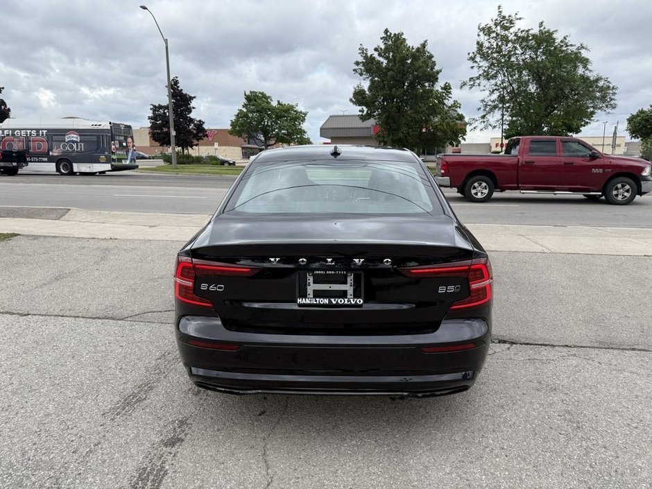 2024 Volvo S60 Plus Dark Theme-8