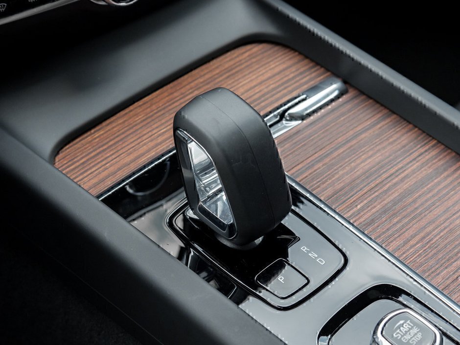 2024 Volvo S60 Plus Dark Theme-17