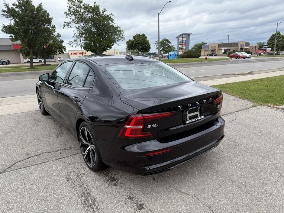 2024 Volvo S60 Plus Dark Theme-9