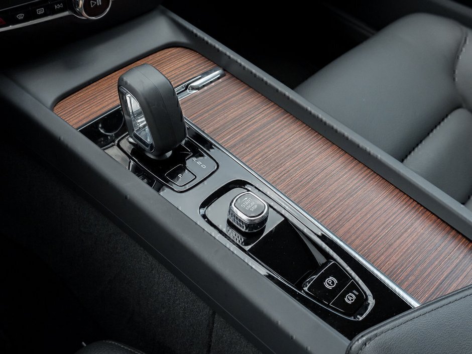 2024 Volvo S60 Plus Dark Theme-15