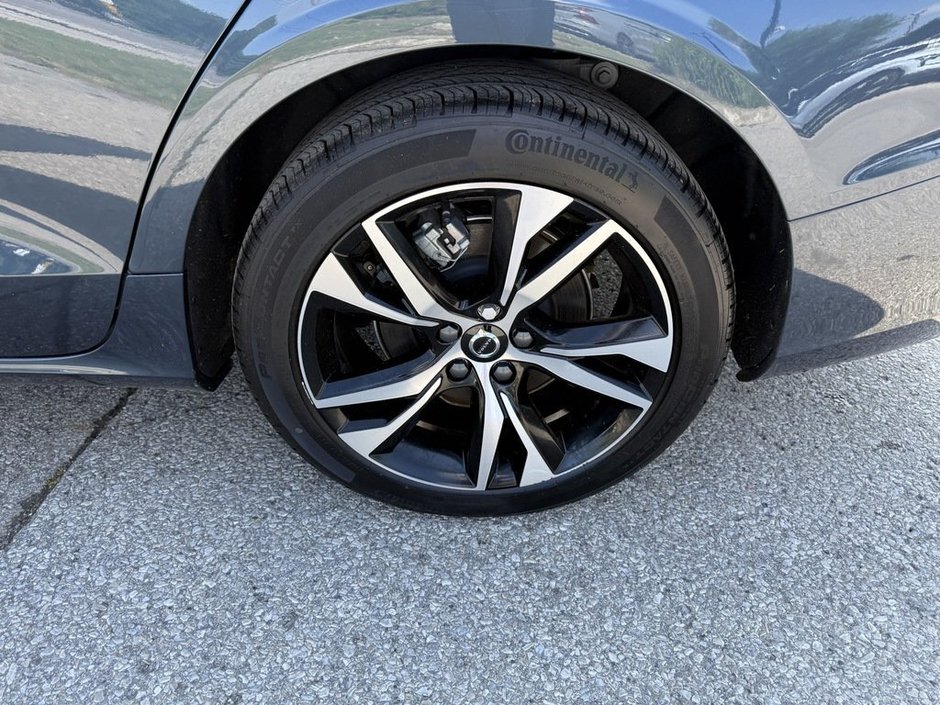 2024 Volvo S60 Core Dark Theme-25