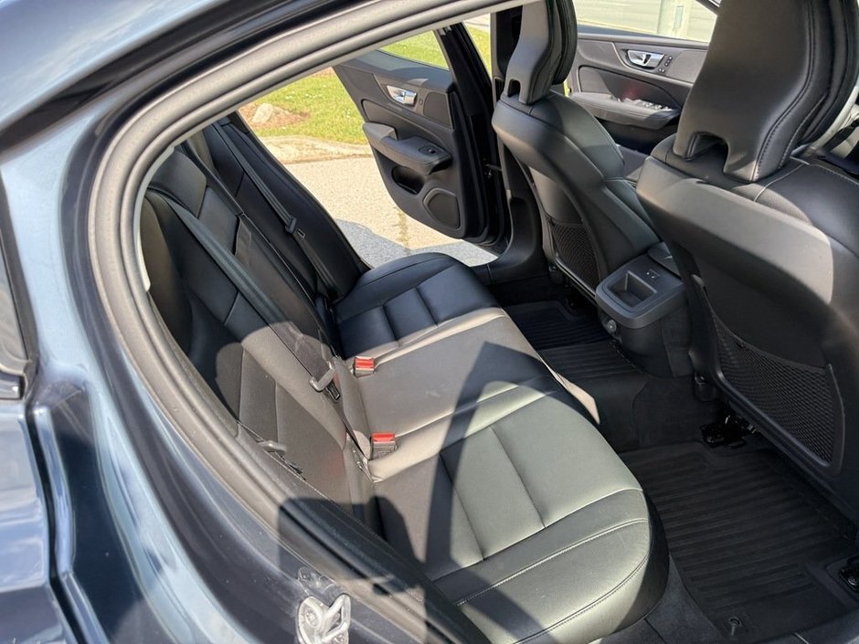 2024 Volvo S60 Core Dark Theme-16