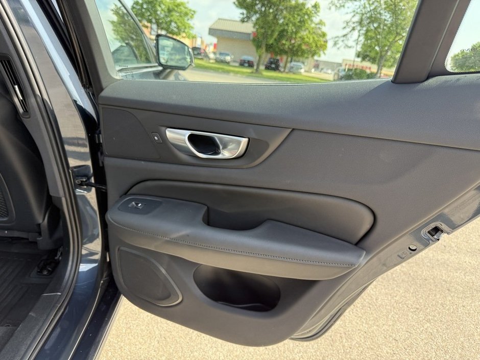 2024 Volvo S60 Core Dark Theme-20