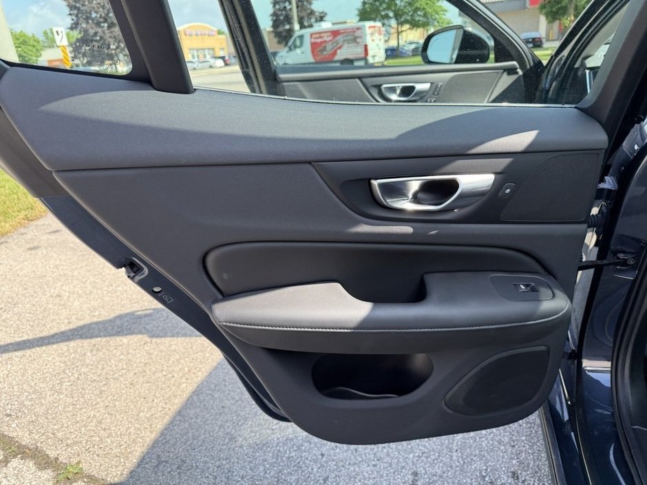 2024 Volvo S60 Core Dark Theme-21