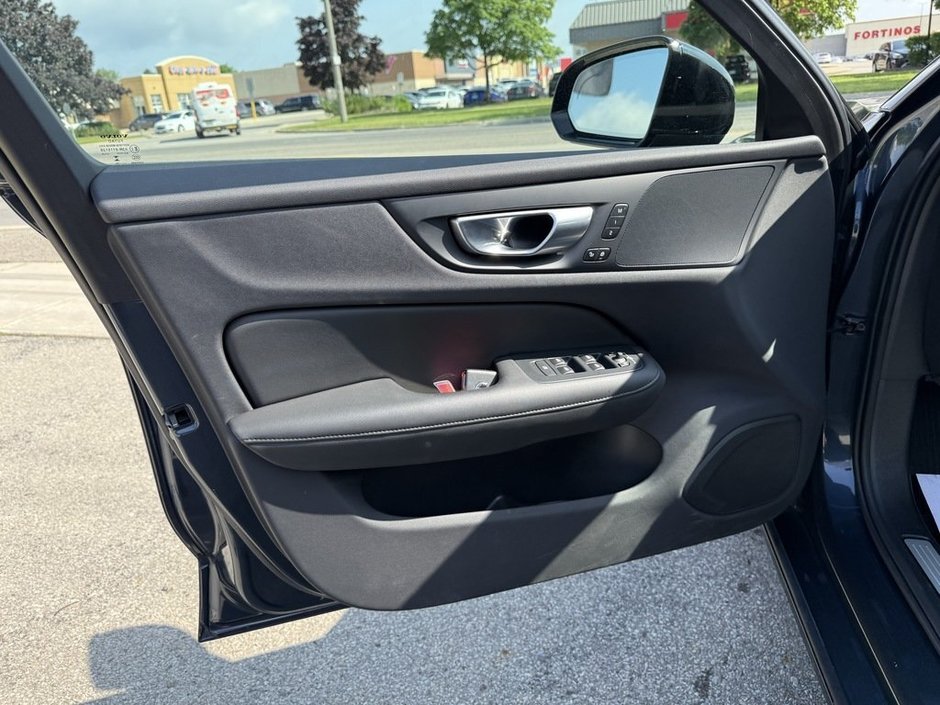 2024 Volvo S60 Core Dark Theme-22