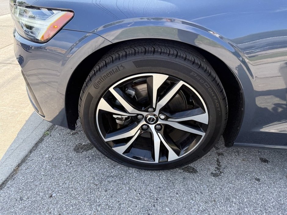 2024 Volvo S60 Core Dark Theme-26