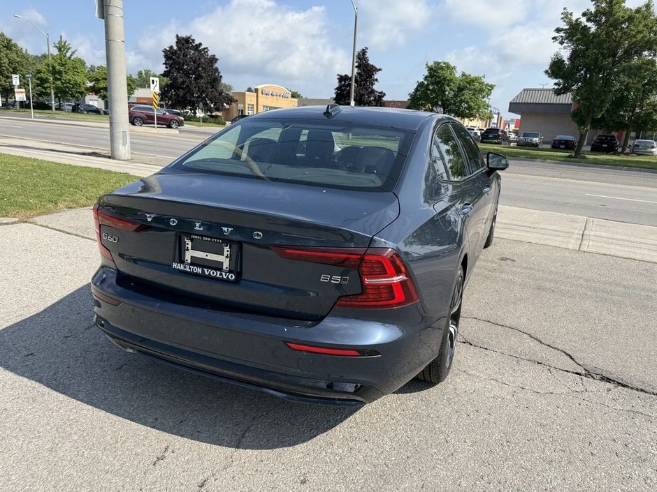 2024 Volvo S60 Core Dark Theme-7