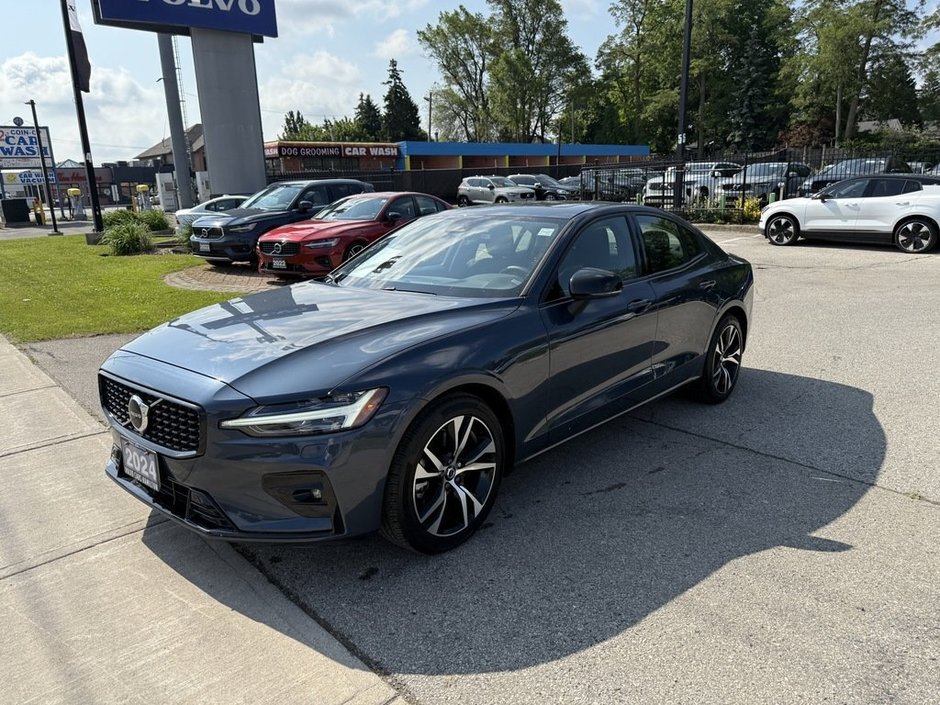 2024 Volvo S60 Core Dark Theme-1