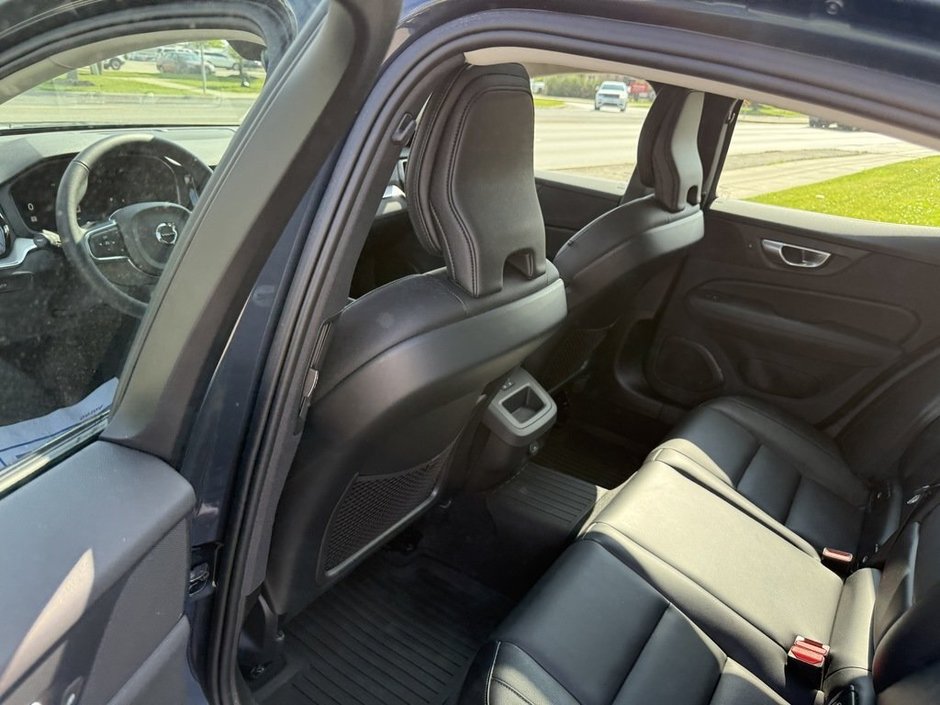 2024 Volvo S60 Core Dark Theme-12