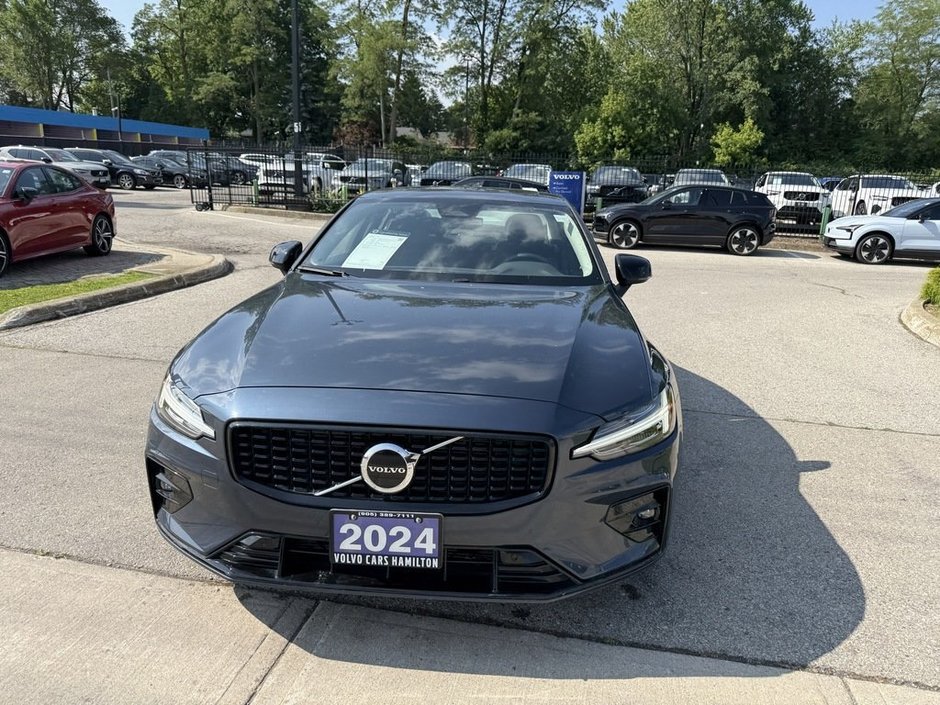 2024 Volvo S60 Core Dark Theme-3