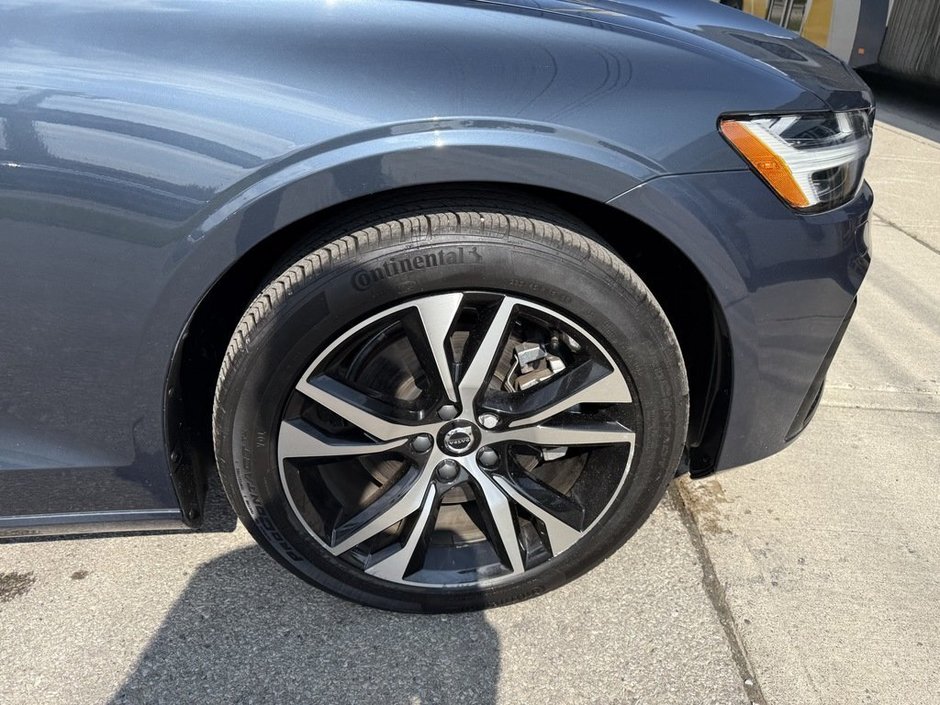 2024 Volvo S60 Core Dark Theme-23