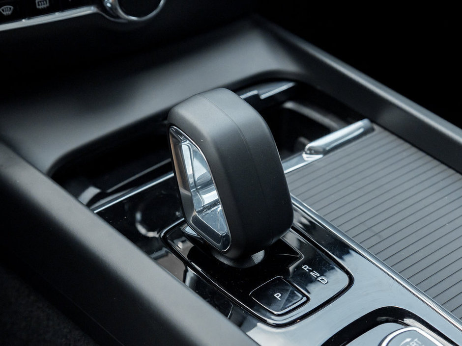 2024 Volvo S60 Core Dark Theme-16