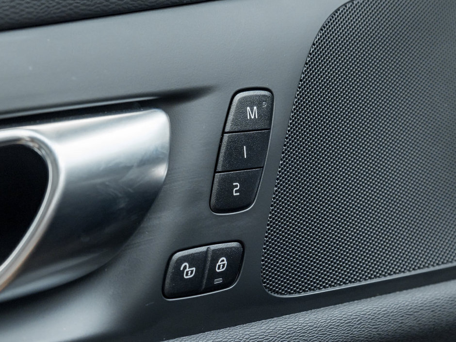2024 Volvo S60 Core Dark Theme-13