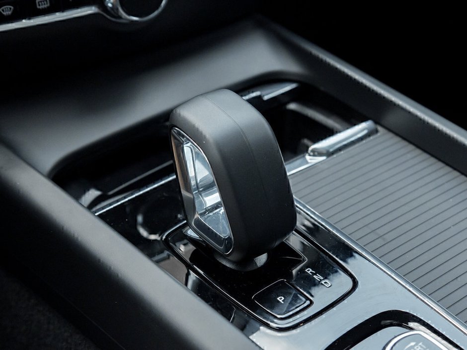 2024 Volvo S60 Core Dark Theme-16