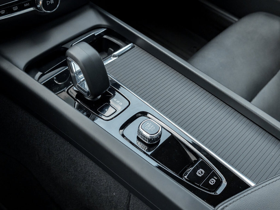 2024 Volvo S60 Core Dark Theme-14