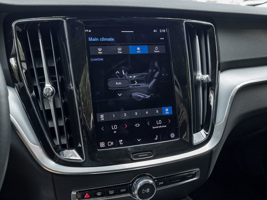 2024 Volvo S60 Core Dark Theme-18