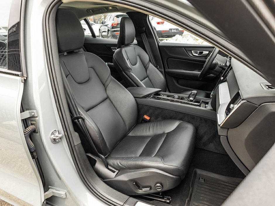 2024 Volvo S60 Core Dark Theme-22