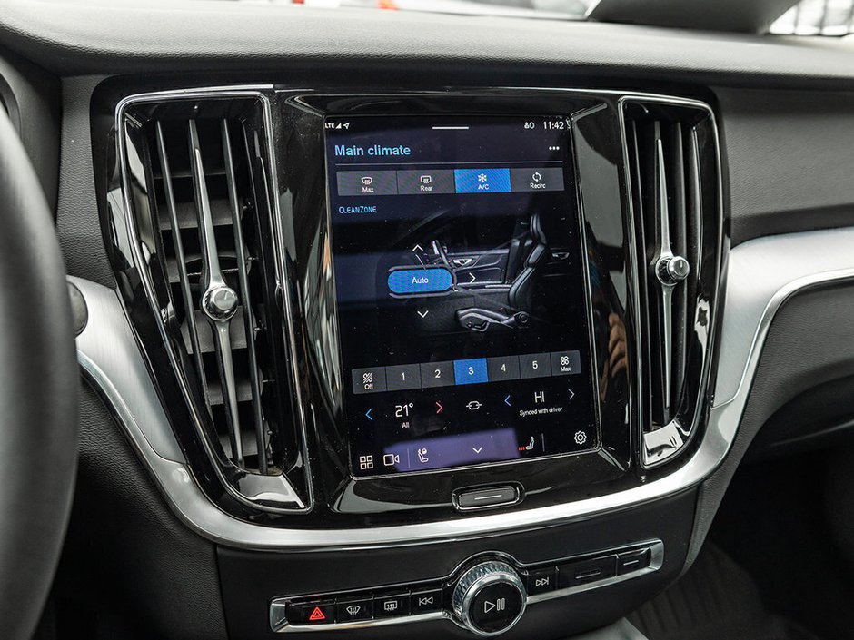 2024 Volvo S60 Core Dark Theme-18