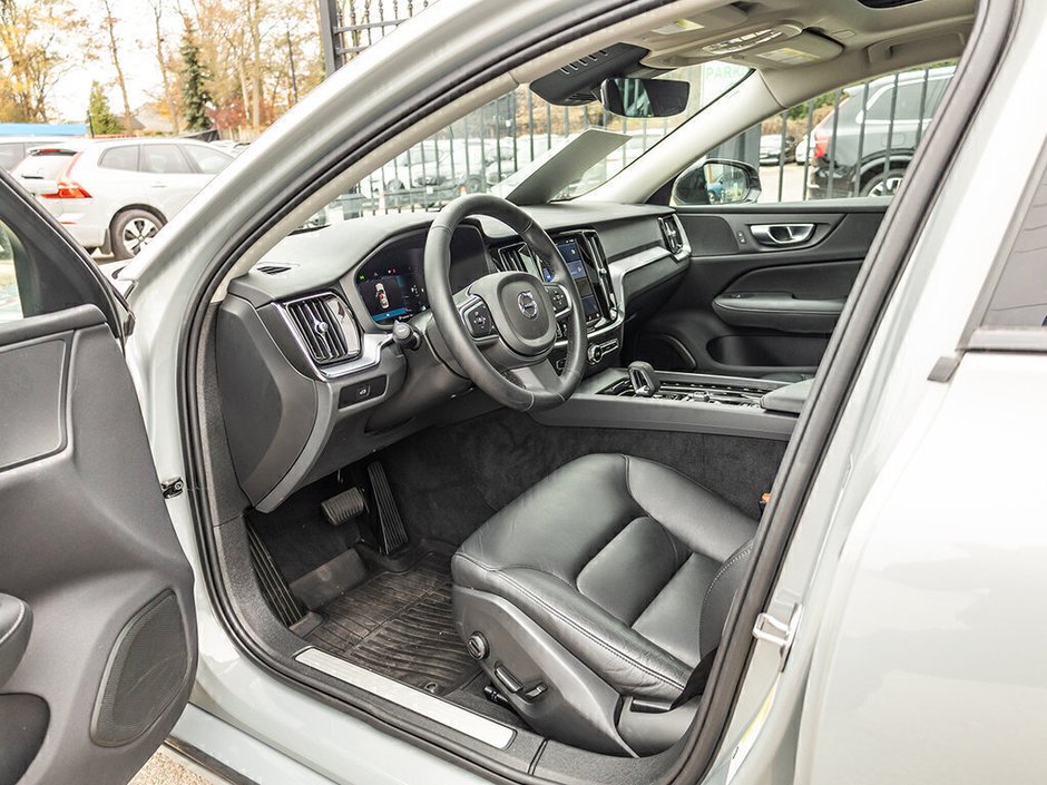 2024 Volvo S60 Core Dark Theme-6