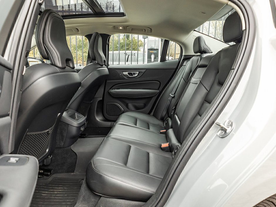 2024 Volvo S60 Core Dark Theme-23