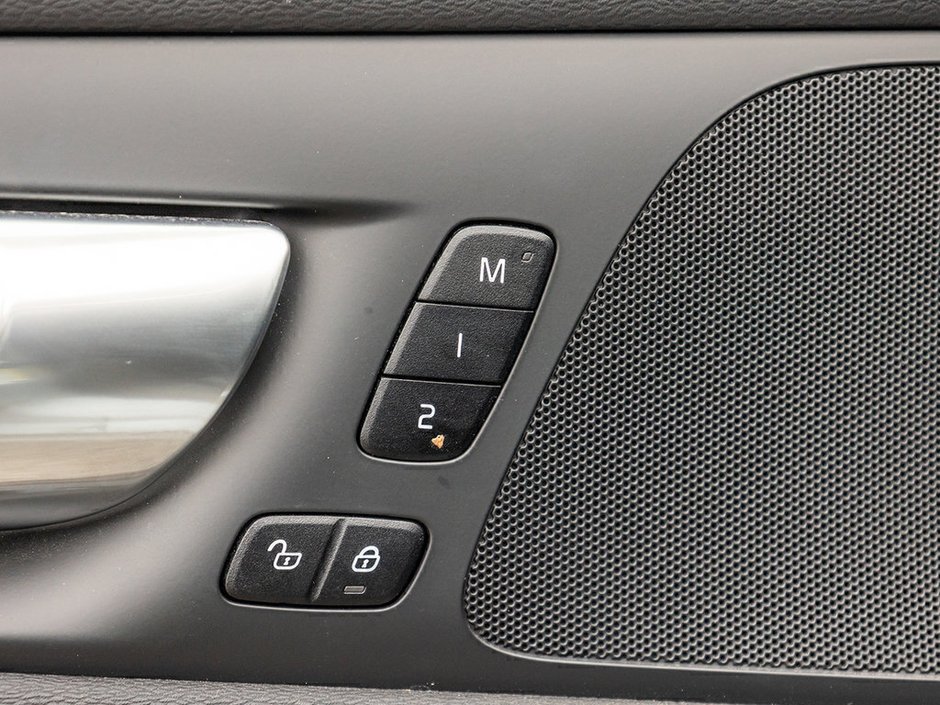 2024 Volvo S60 Core Dark Theme-14