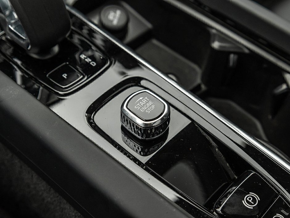 2024 Volvo S60 Core Dark Theme-16