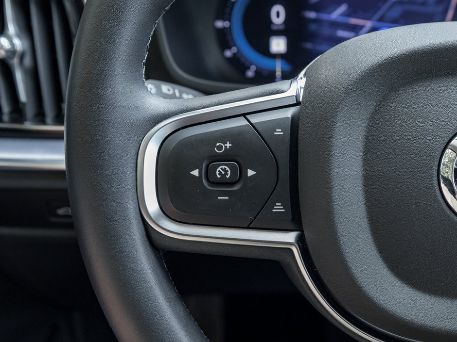2024 Volvo S60 Core Dark Theme-8