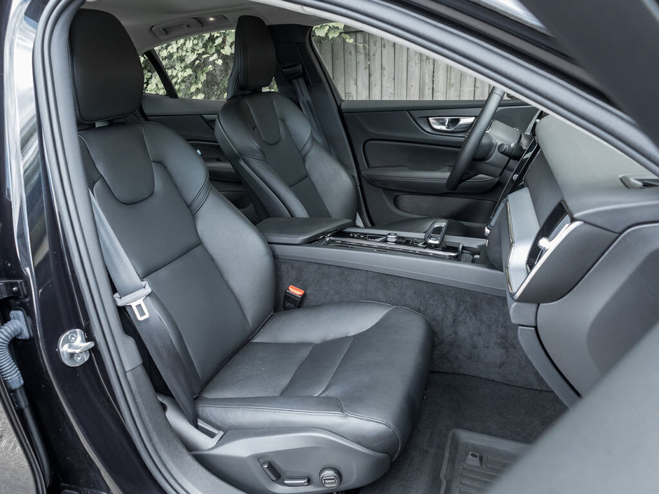 2024 Volvo S60 Core Dark Theme-20