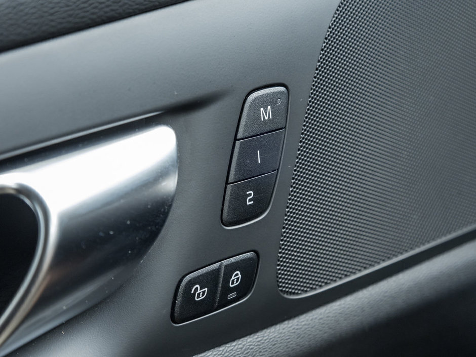 2024 Volvo S60 Core Dark Theme-14