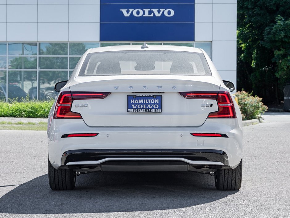 2024 Volvo S60 Core Dark Theme-5