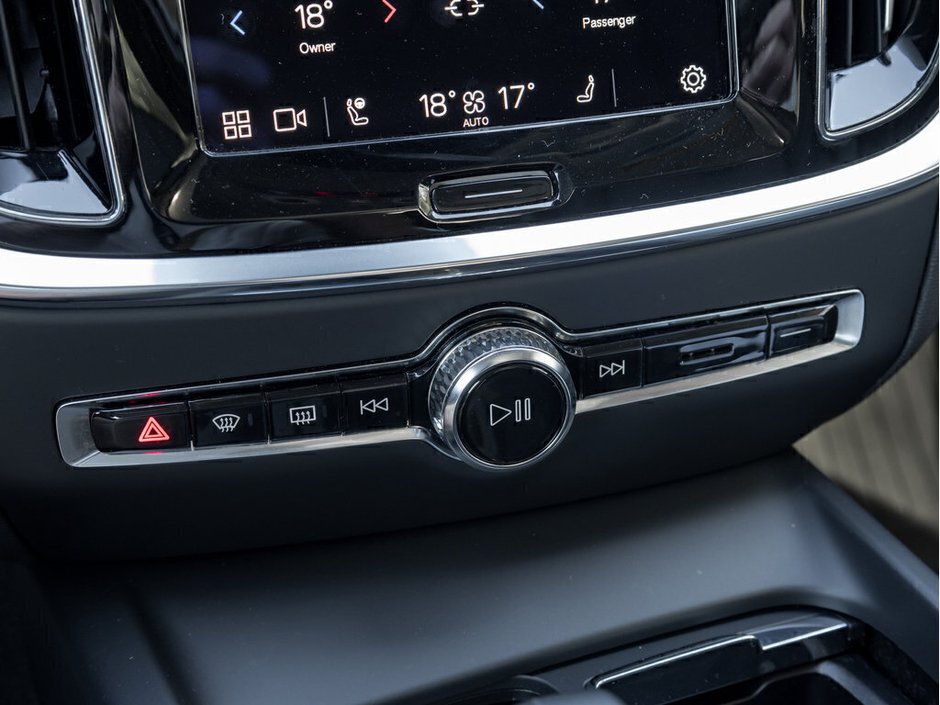 2024 Volvo S60 Core Dark Theme-16