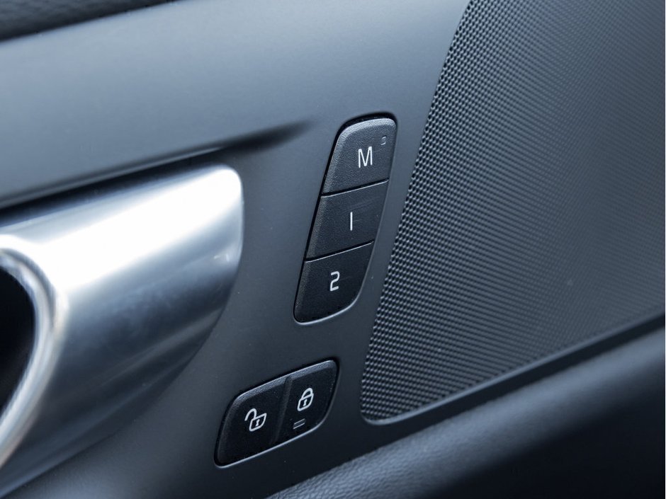 2024 Volvo S60 Core Dark Theme-14