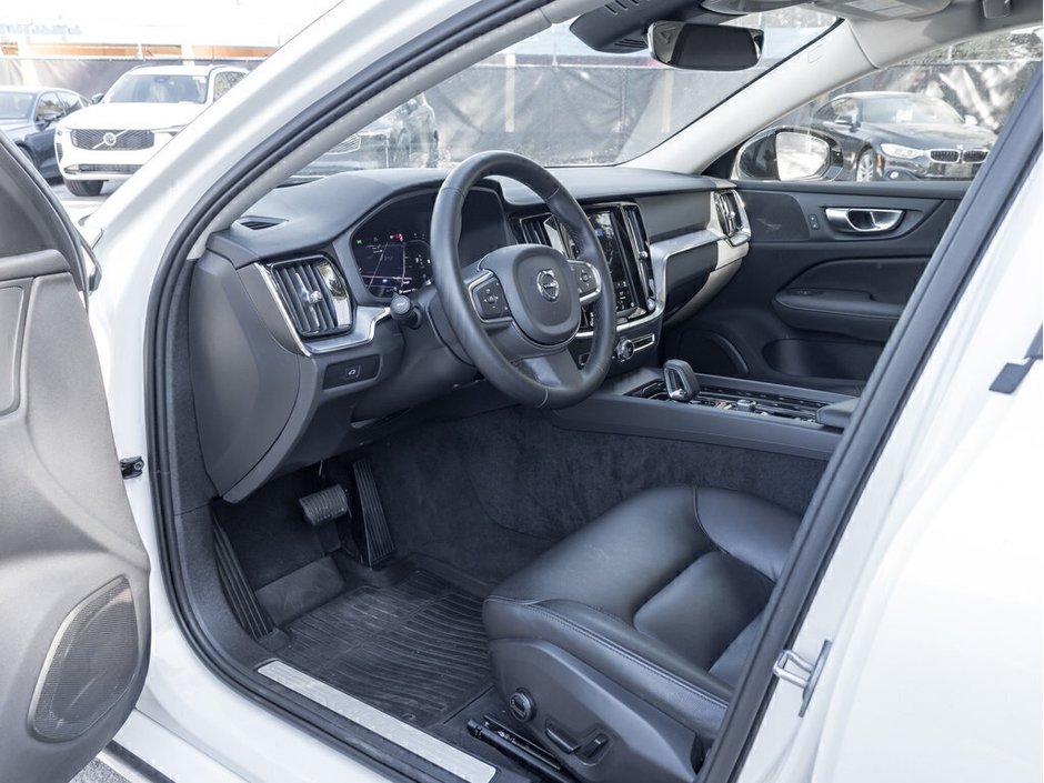 2024 Volvo S60 Core Dark Theme-6