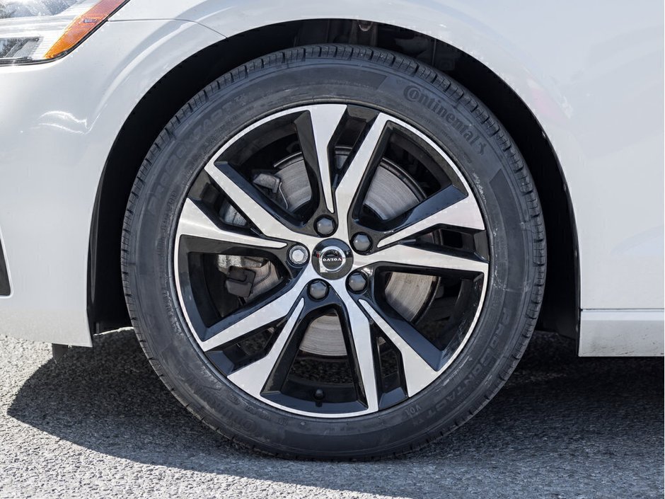 2024 Volvo S60 Core Dark Theme-3