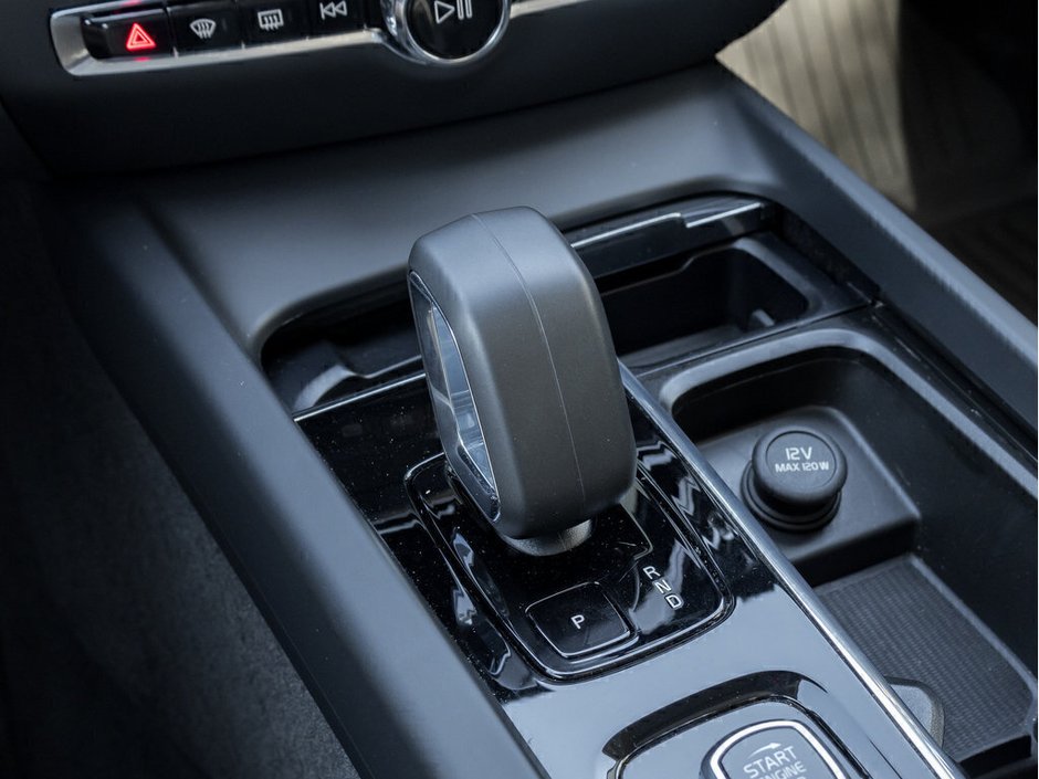 2024 Volvo S60 Core Dark Theme-15