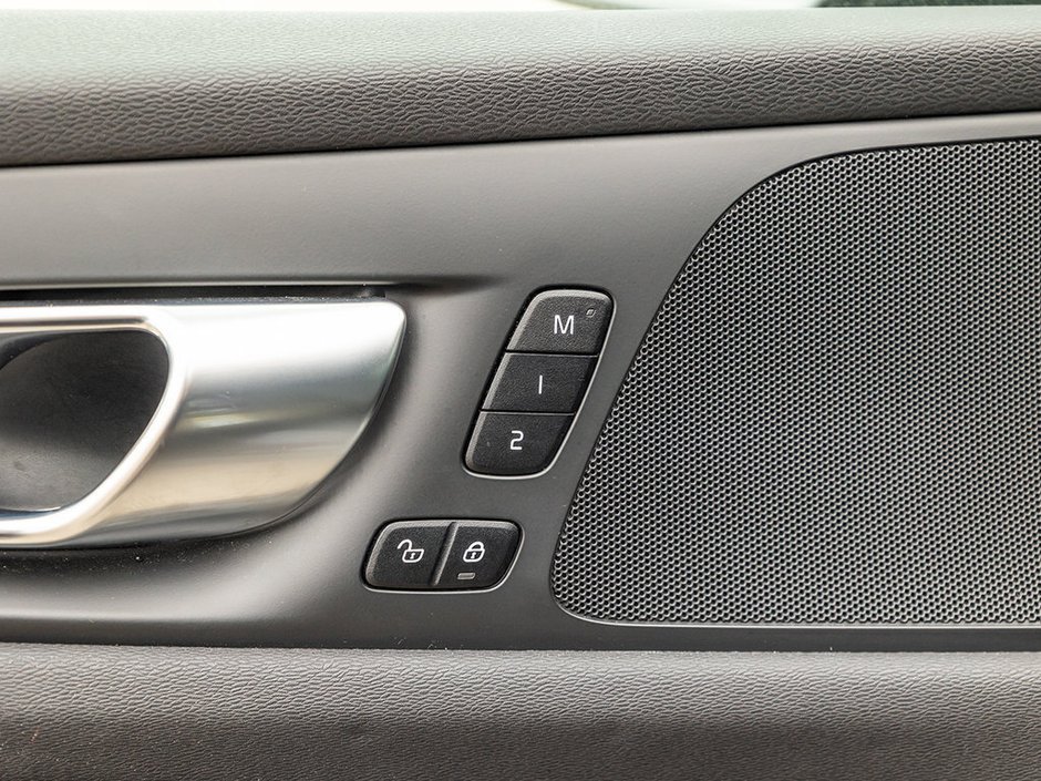 2024 Volvo S60 Core Dark Theme-14