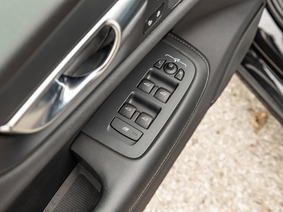 2024 Volvo S60 Core Dark Theme-13