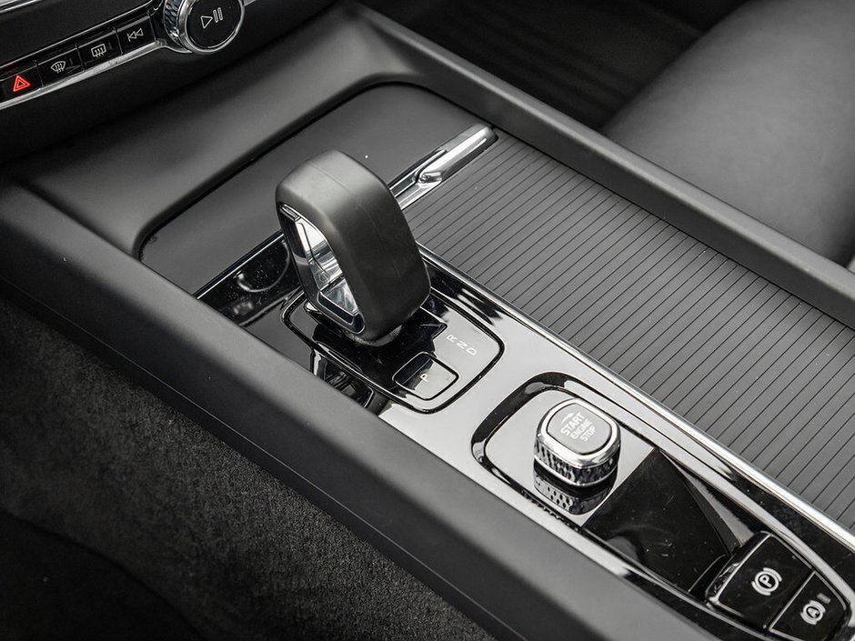 2024 Volvo S60 Core Dark Theme-15