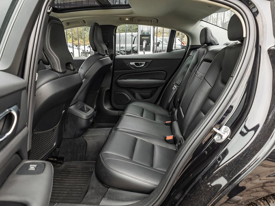 2024 Volvo S60 Core Dark Theme-22