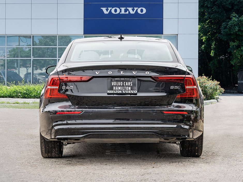 2024 Volvo S60 Core Dark Theme-5