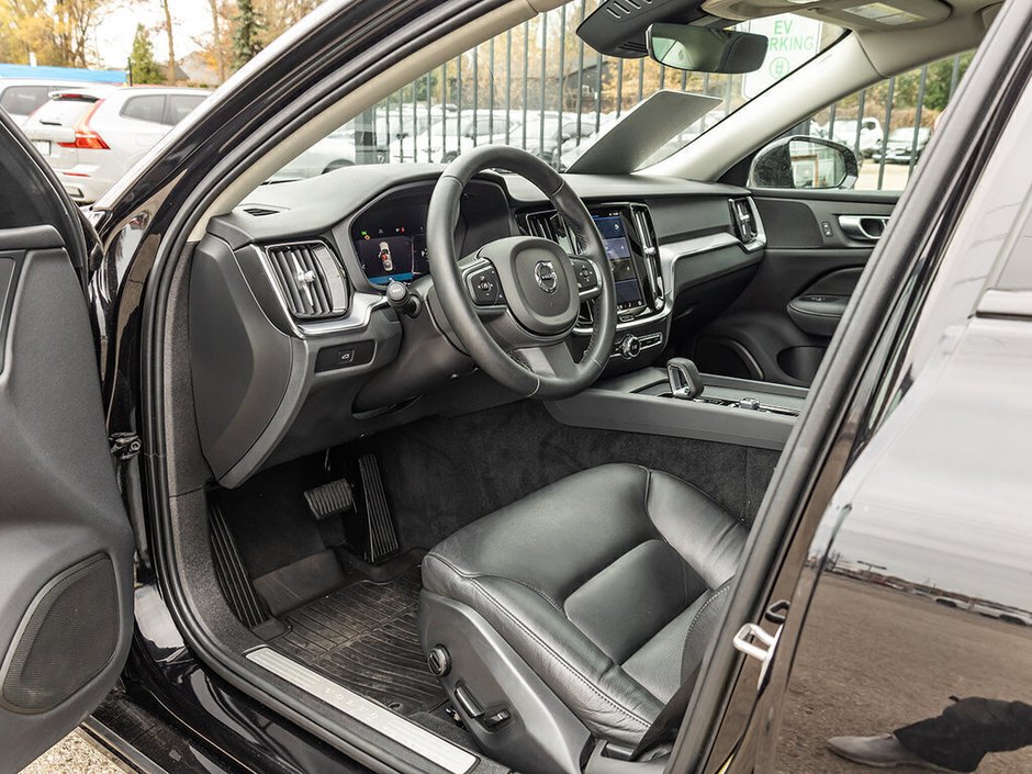 2024 Volvo S60 Core Dark Theme-6