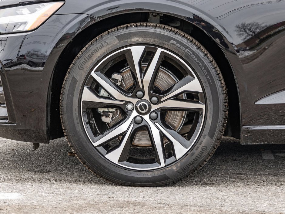 2024 Volvo S60 Core Dark Theme-3