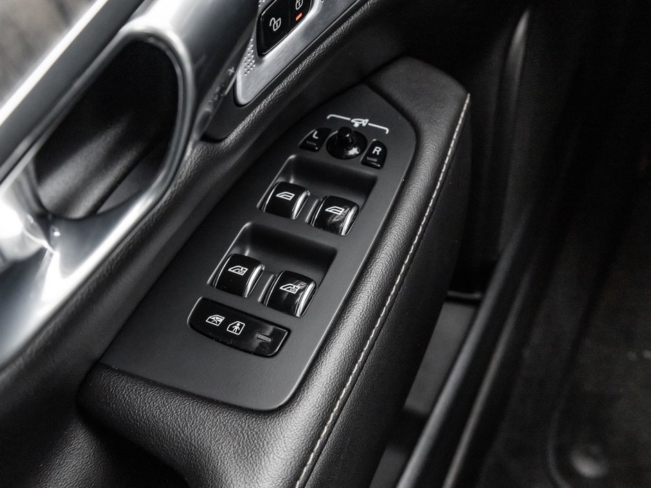 2022 Volvo S90 Inscription-14