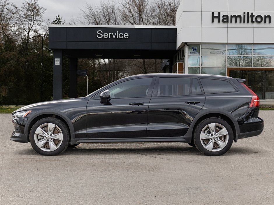 2025 Volvo V60 Cross Country Core-2