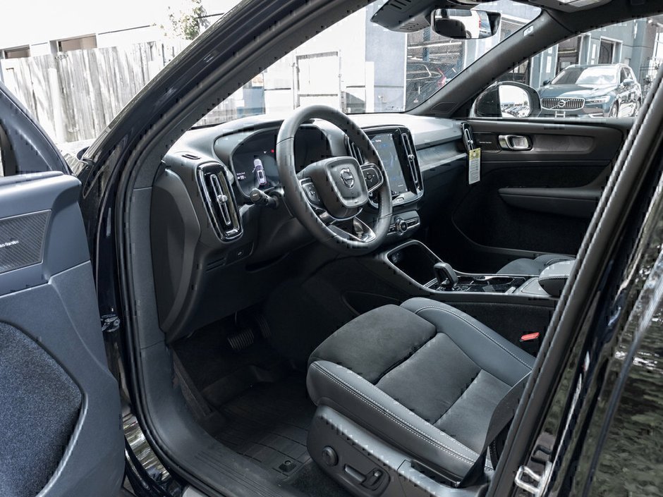2024 Volvo XC40 Recharge Pure Electric Ultimate-7