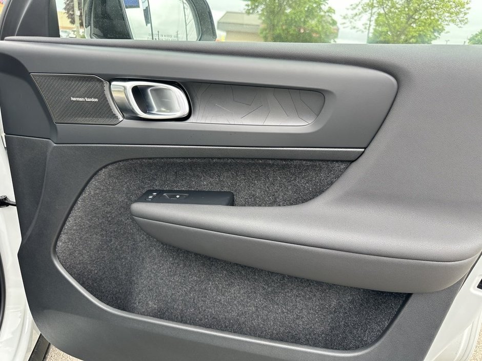 2024 Volvo XC40 Recharge Pure Electric Ultimate-18