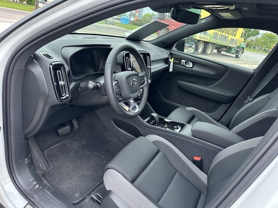 2024 Volvo XC40 Recharge Pure Electric Ultimate-23