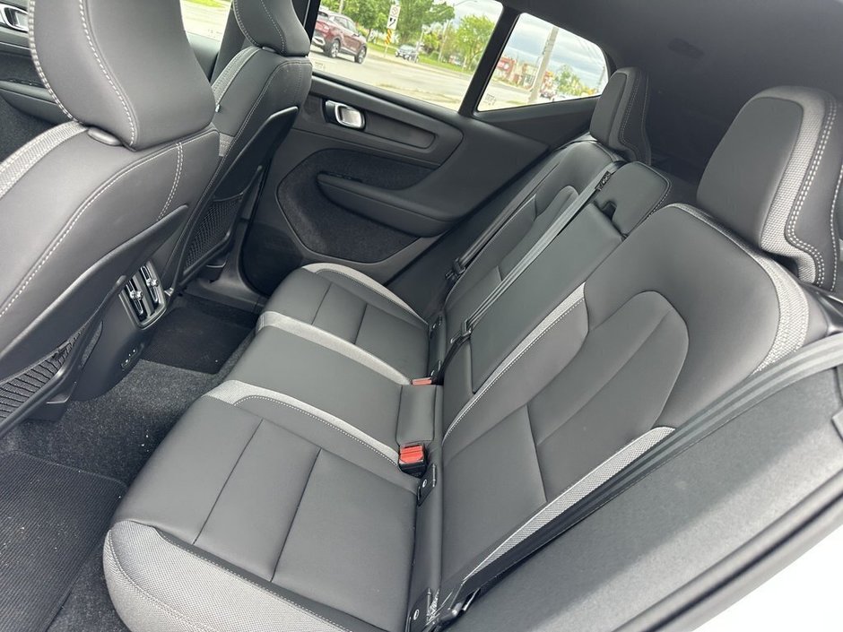 2024 Volvo XC40 Recharge Pure Electric Ultimate-12