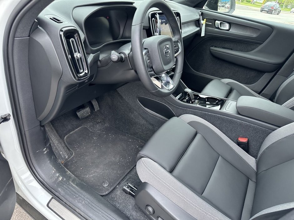 2024 Volvo XC40 Recharge Pure Electric Ultimate-9